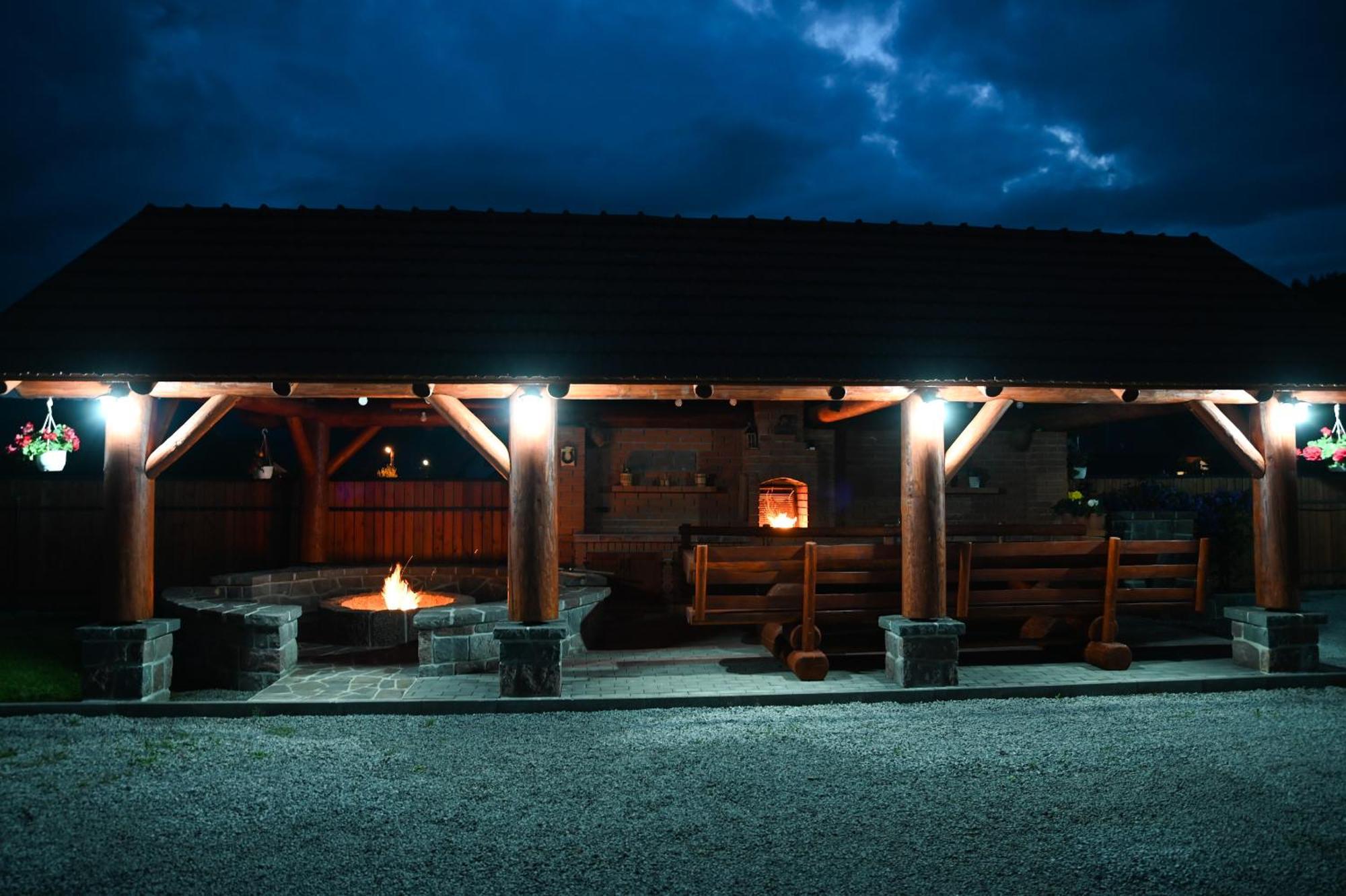 Dio Vendeghaz Hotel Praid Exterior photo